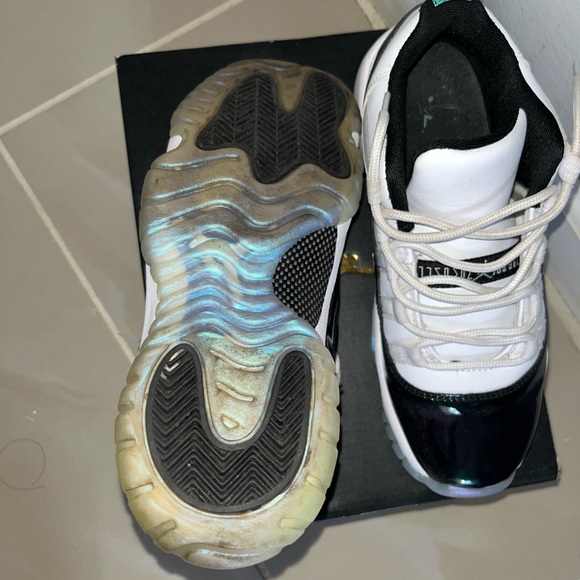 Jordan 11 Low Retro Emerald - Picture 4 of 5